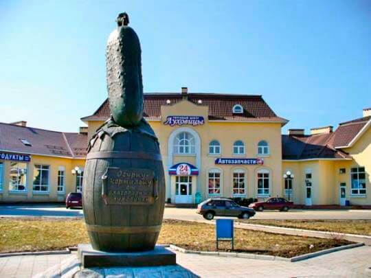 Памятник огурцу, Луховицы