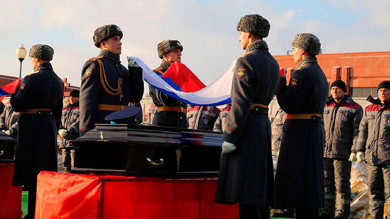 Как проходят военные похороны